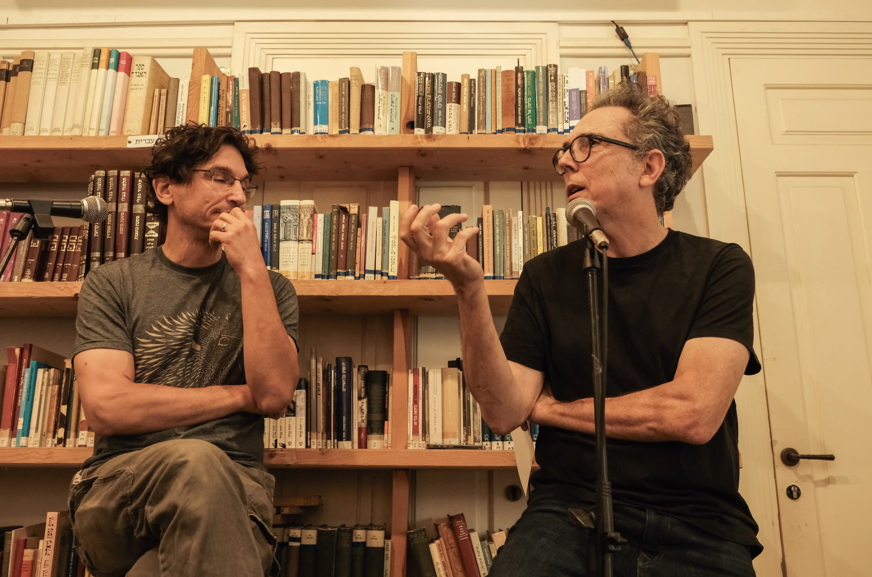 קטע שירה והנחיה באירוע